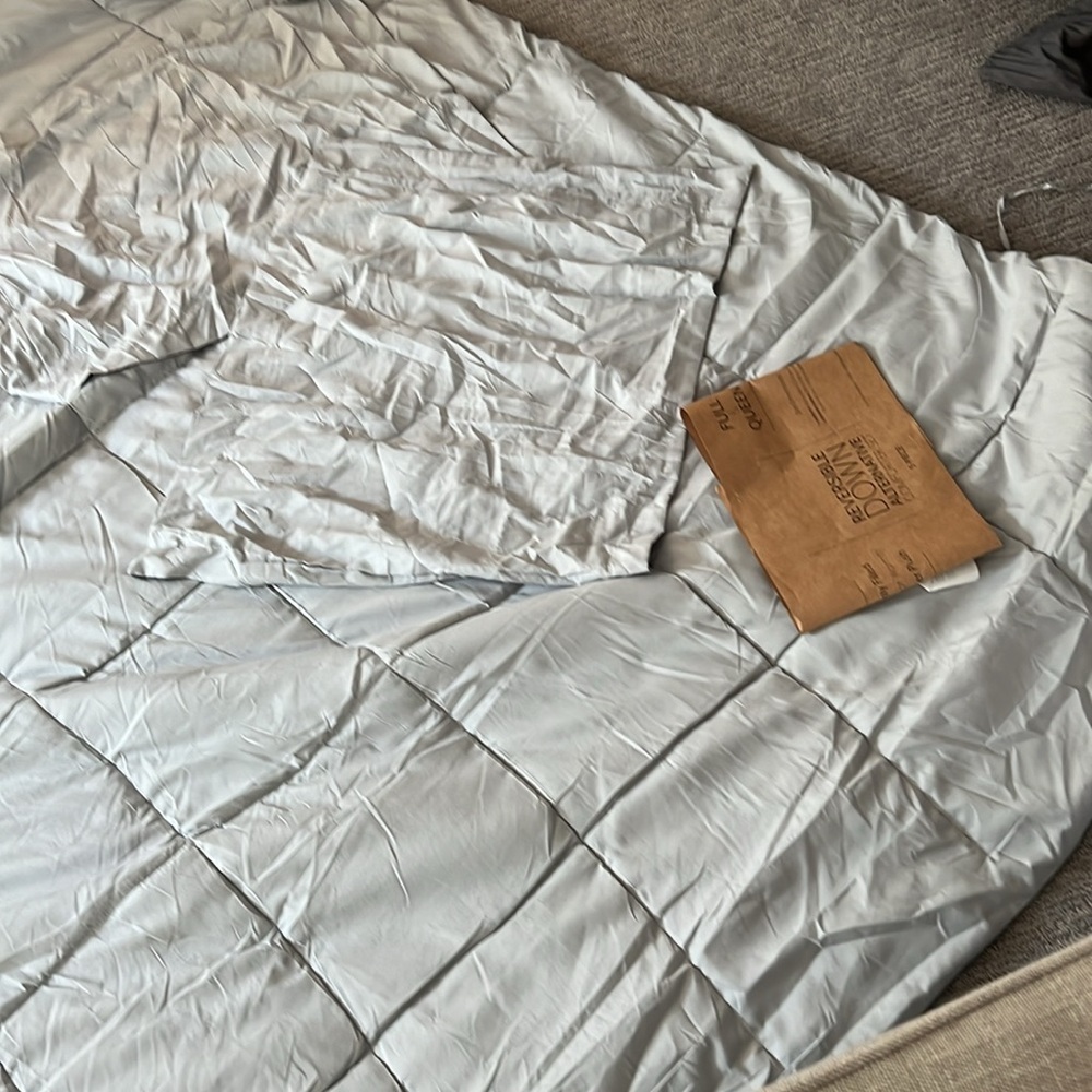 Reversible down, alternative comforter set - Picture 2 of 7